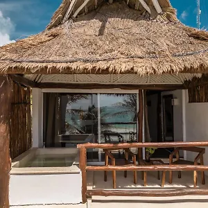 https://niken-beachfront-tulum-hotel.quintano-roohotels.com